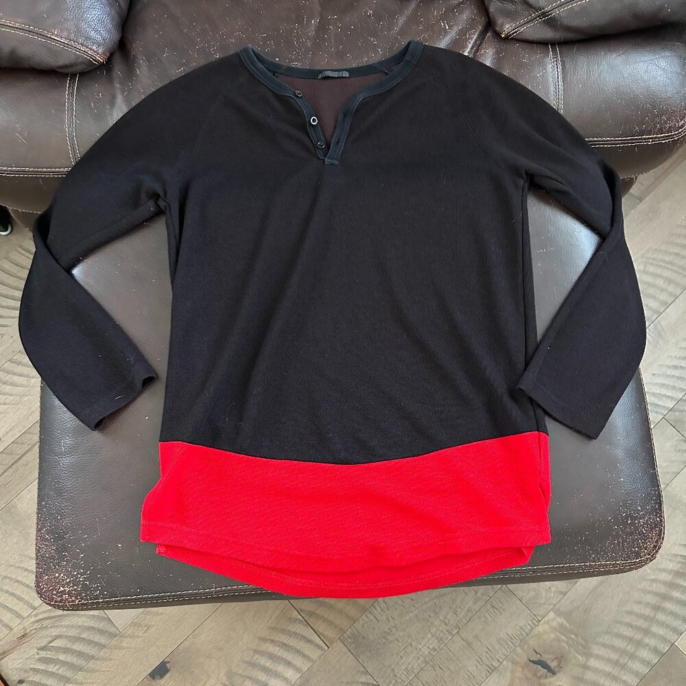 RARE Black Scale Mens Black and Red Scoop Long Sleeve Button Up - Medium